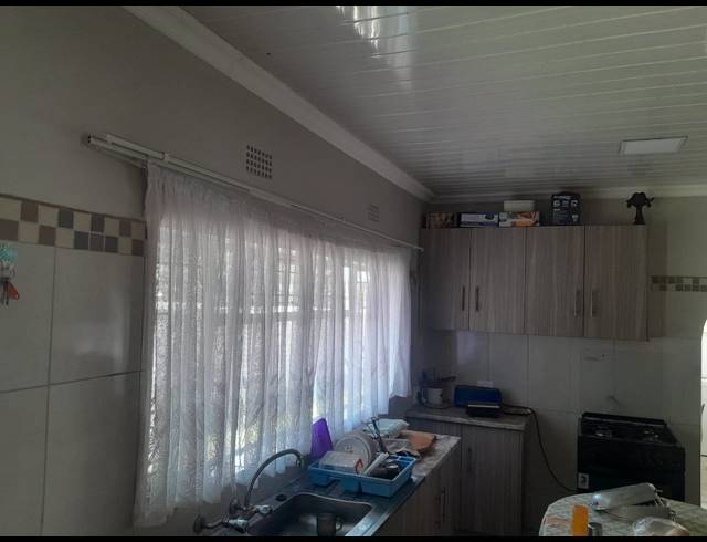 4 BEDROOM HOUSE FOR SALE IN OOS EINDE